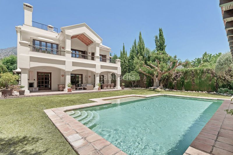 Foto aecc9f14-f63f-44c0-9b0d-8078df03b0c4. Chalet en Sierra Blanca Marbella