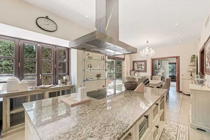 Foto dd8ebf10-aad3-4943-ba75-0f7aafb65073. Chalet en Sierra Blanca Marbella