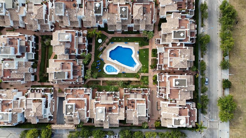 Foto 9f4c6d4d-382f-46b6-8db2-f41a206553c0. Planta baixa amb aparcament piscina a Nueva Alcántara Marbella