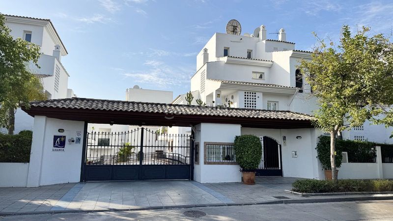 Foto c59f66fb-0701-42cd-bec2-20cb9d5417f1. Planta baixa amb aparcament piscina a Nueva Alcántara Marbella