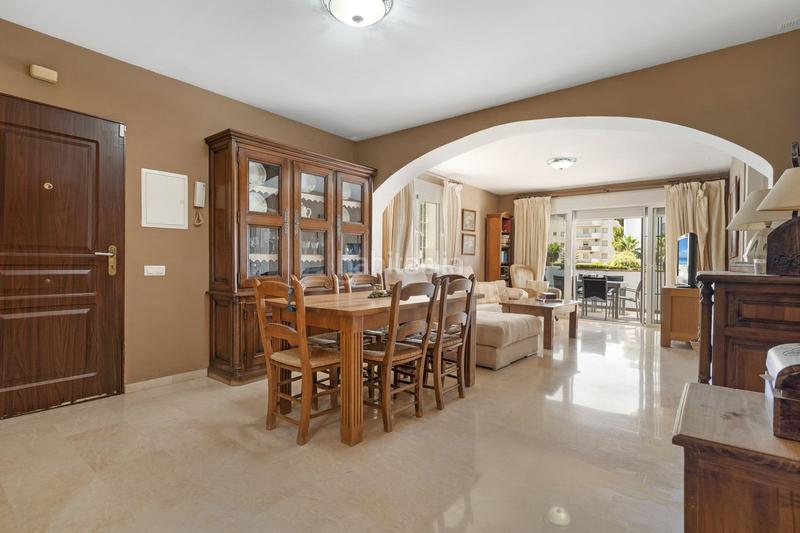 Foto ccfe6d72-d5c7-4252-acf3-4ad640897997. Ground floor with pool in Nueva Andalucía centro Marbella