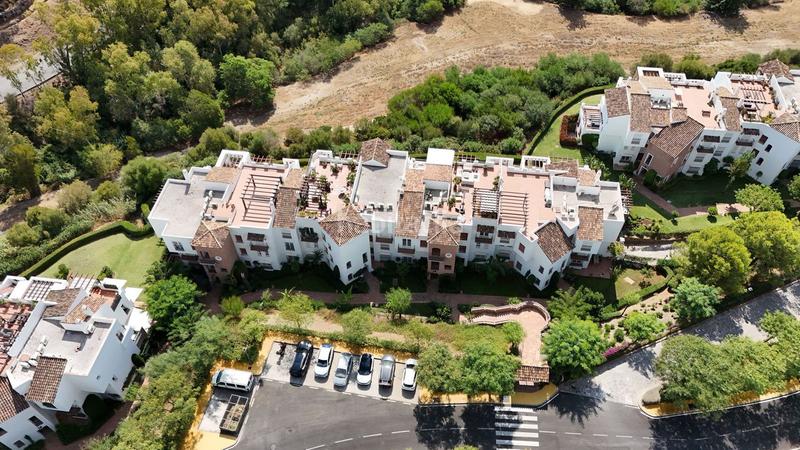 Foto ad932da5-a155-4070-9209-d393172edf1e. Piano terra con parcheggio piscina in los arqueros - puerto del almendro Benahavís