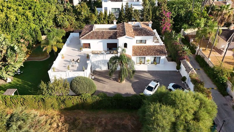 Foto b42f712d-4116-40a8-a12e-73f8ea549fbe. Chalet en Atalaya - Isdabe Estepona