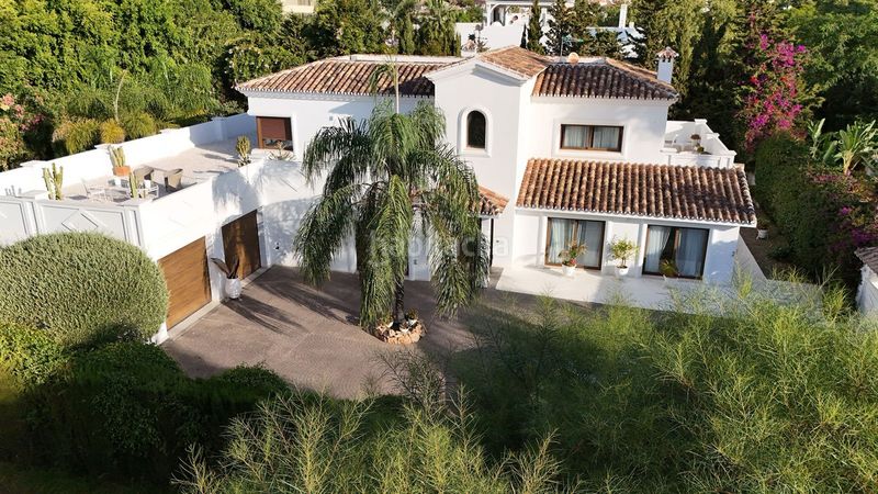 Foto d6a5cb64-73b1-480b-a08f-0ca6843ddf10. Chalet en Atalaya - Isdabe Estepona