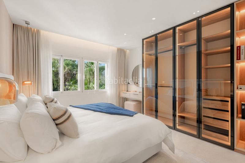 Foto b7dfd6a5-7fe3-43f2-98aa-8eb72785db10. Penthouse with parking pool in El Velerín Estepona