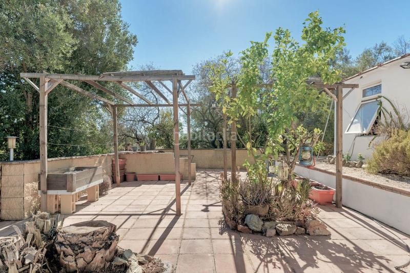 Foto 50ecbde8-5fd1-4747-a7ed-94f8ea70d46d. Country house with parking pool in altos de Estepona Estepona