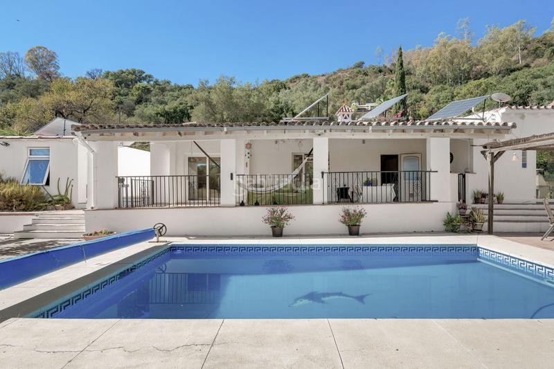 Foto af4877f4-bb4f-465d-93ff-b45e57388a05. Country house with parking pool in altos de Estepona Estepona
