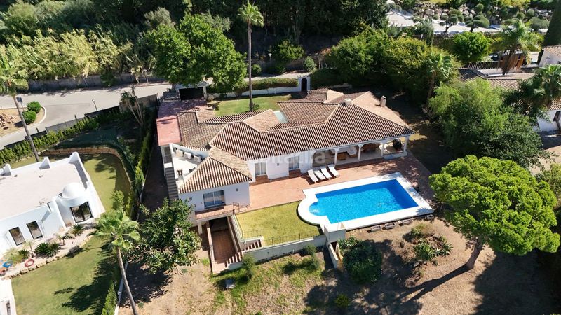 Foto ab4a445b-47a5-478c-b960-60b1a9bfc05a. Chalet en Paraiso - Barronal Estepona