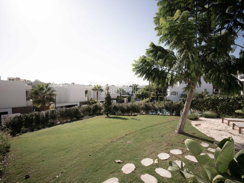 Foto 7b60e592-453b-46a1-be5f-478fecd3062d. Casa adossada amb aparcament piscina a Paraiso - Barronal Estepona