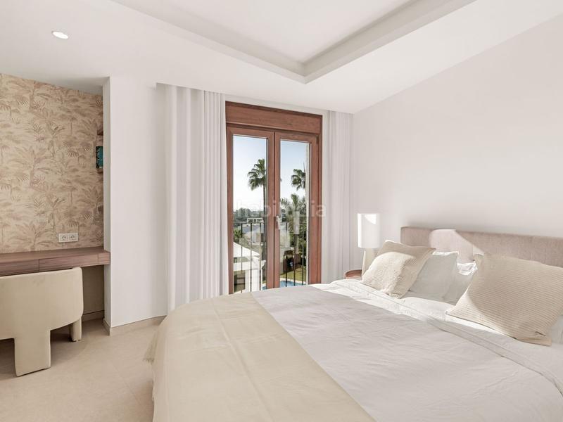 Foto 8b5fd00f-0edf-47e5-8a82-94967b7d9a5a. Reihenhaus mit parking pool in Paraiso - Barronal Estepona