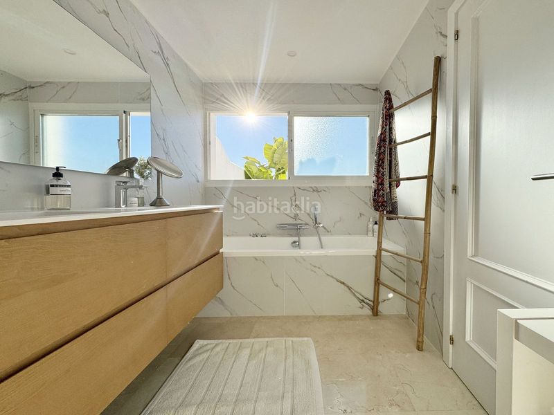 Foto faa3da51-e325-448f-b79d-fa814d5c8ae3. Àtic amb aparcament piscina a Los Naranjos Marbella