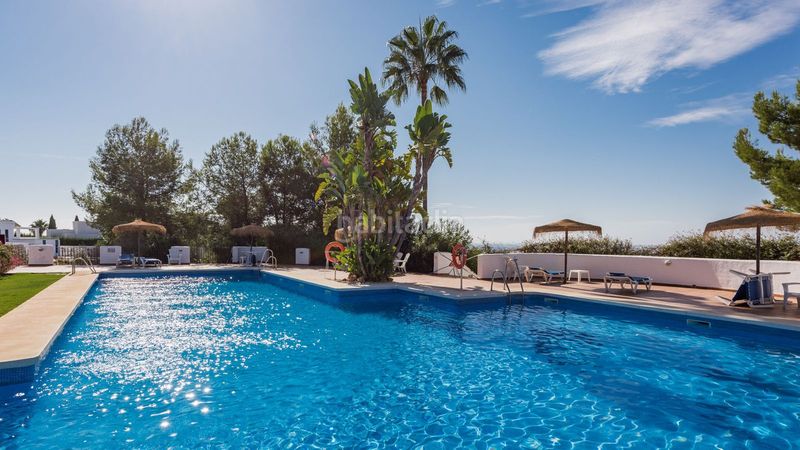 Foto fe7281fe-2dde-494d-91c0-5e15a37d3865. Àtic amb aparcament piscina a Los Naranjos Marbella