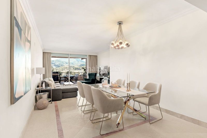Foto 08c4fe36-1dcd-4686-9b5b-d4cb0196f952. Apartament amb aparcament piscina a Los Naranjos Marbella