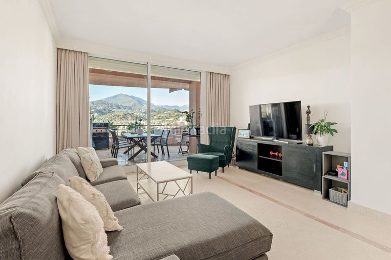 Foto 6f5cb8af-18d8-4a95-a727-e37082218105. Apartament amb aparcament piscina a Los Naranjos Marbella