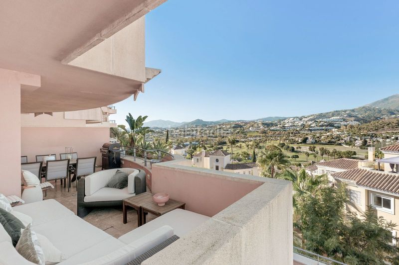 Foto 825fe07c-5e1c-4a9c-b3b5-bf323124582b. Apartament amb aparcament piscina a Los Naranjos Marbella