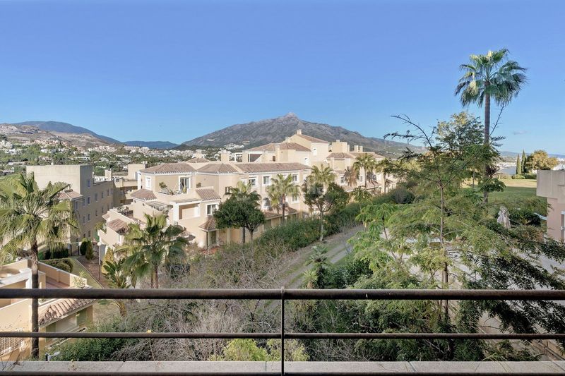 Foto a596d5e2-13d9-4677-859b-91ba72dd3dec. Apartament amb aparcament piscina a Los Naranjos Marbella