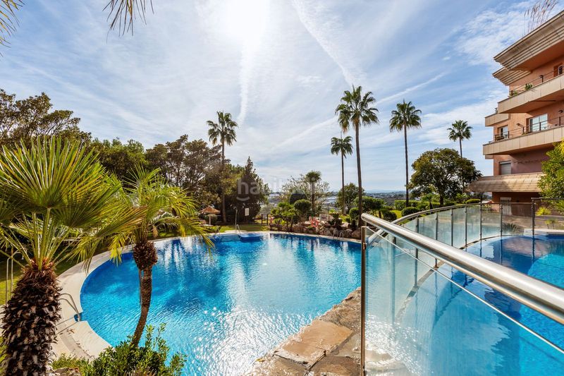 Foto c57fac9e-1dde-43a9-af79-83b63ec635be. Apartament amb aparcament piscina a Los Naranjos Marbella