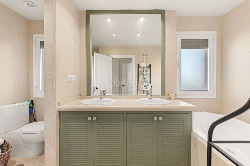 Foto cf3b94df-e8c7-4afa-8ecb-69c0f8afe643. Apartament amb aparcament piscina a Los Naranjos Marbella