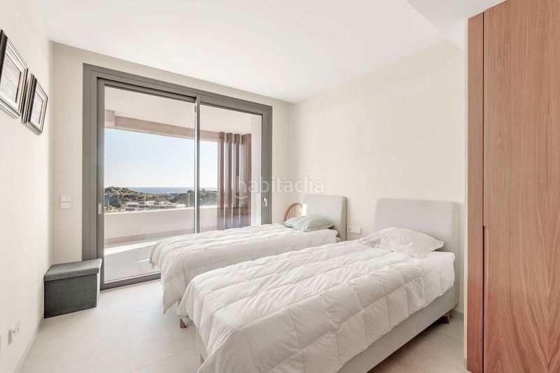 Foto 76c3b971-2ec9-4c6d-b7ad-105d60a384bf. Apartament amb aparcament piscina a El Madroñal Benahavís