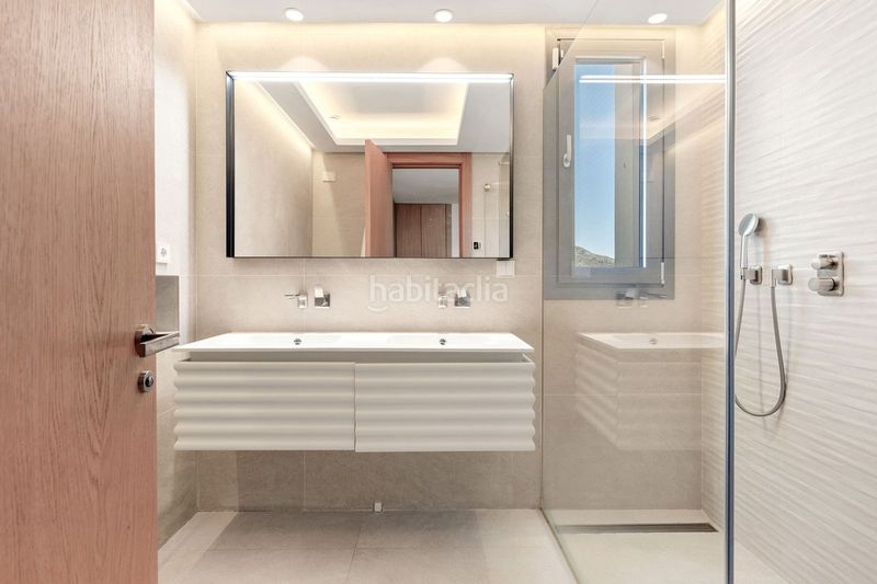 Foto fe873afd-43a3-4c2f-840c-517a4cfd3c1d. Apartament amb aparcament piscina a El Madroñal Benahavís