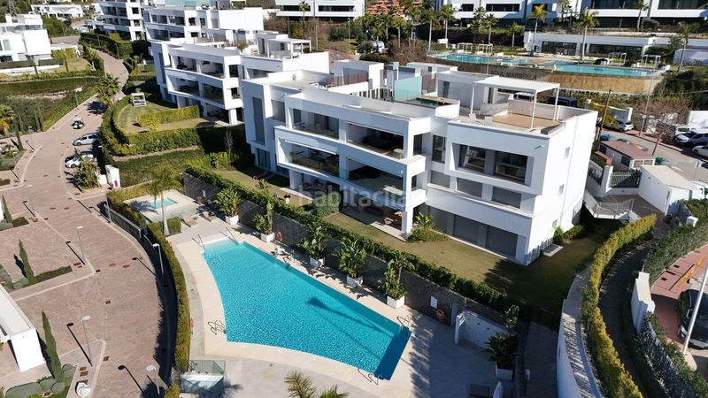 Foto b3e343ab-f474-49d1-b05d-c4f6b96a5a86. Àtic amb aparcament piscina a bahía de Marbella Marbella