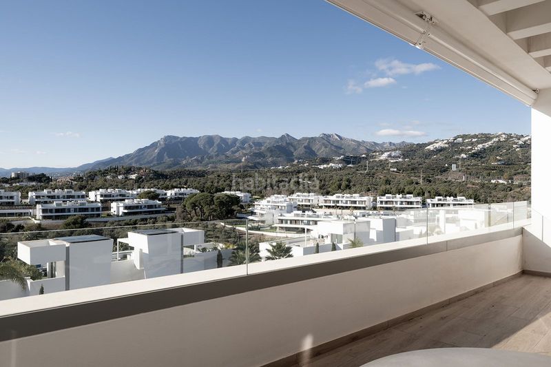 Foto d4f8ba63-b7b4-408f-b519-7eb7ed44f72f. Àtic amb aparcament piscina a bahía de Marbella Marbella