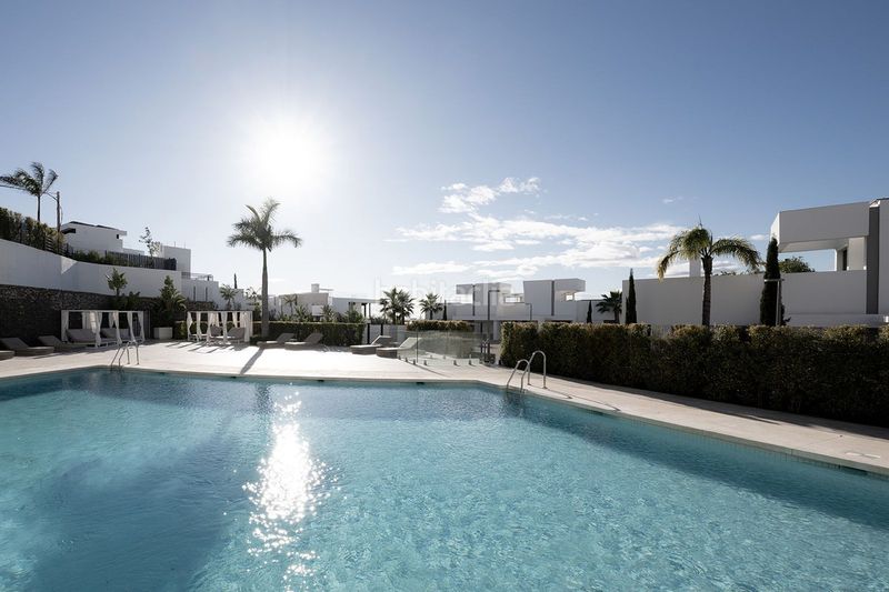 Foto df37e347-eb30-4bd8-ac29-91897ebdbf60. Àtic amb aparcament piscina a bahía de Marbella Marbella
