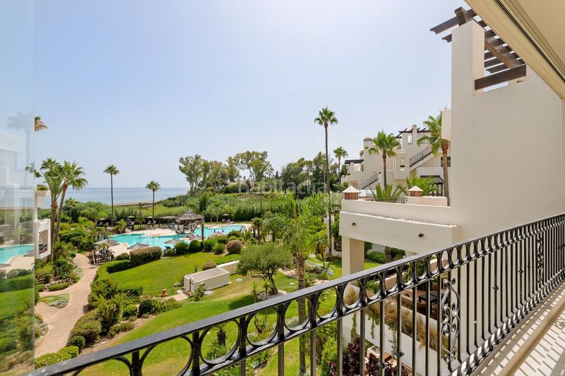 Foto 2b559f27-dfba-4528-95ed-04b02cc956a4. Apartament amb aparcament piscina a El Velerín Estepona