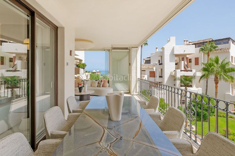 Foto 31e40860-3a79-42b4-9fa6-06bc0d41ed5b. Apartament amb aparcament piscina a El Velerín Estepona