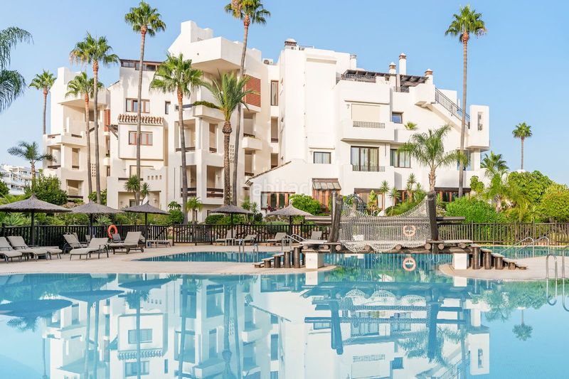 Foto b036cd09-bf2b-4897-82b5-822db2c2dea2. Apartament amb aparcament piscina a El Velerín Estepona