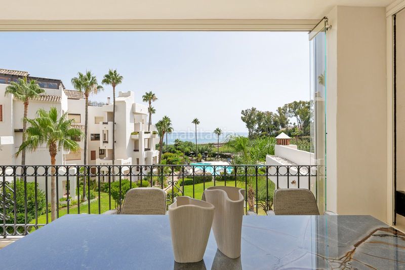 Foto e14011a7-7b3d-4d89-8d19-c56e18efa5f5. Apartament amb aparcament piscina a El Velerín Estepona