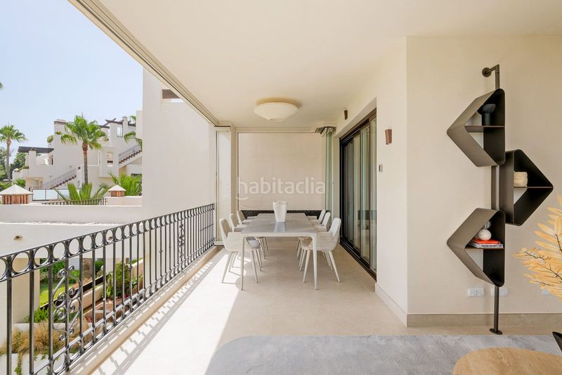 Foto ed6a08d4-2d6a-4b74-bc80-57f836baf75b. Apartament amb aparcament piscina a El Velerín Estepona