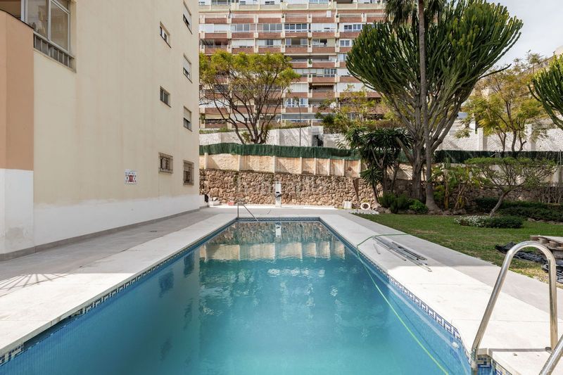 Foto 41f3db0e-a892-4f19-901c-0768660afe01. Apartament amb piscina a El Bajondillo Torremolinos