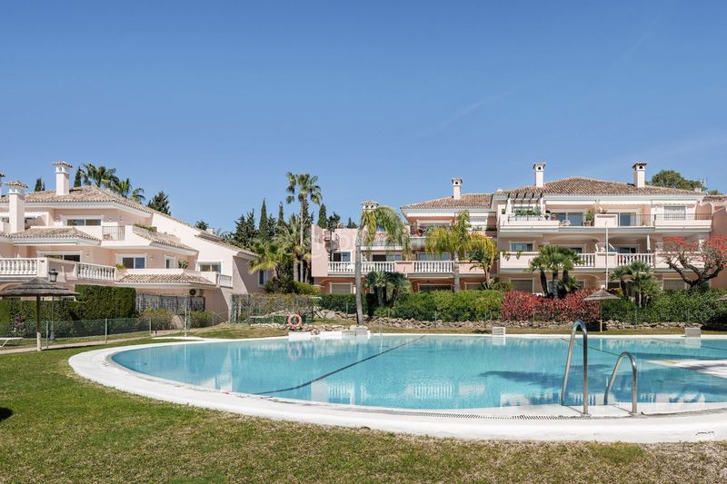Foto b03e7d8c-4d7a-48b9-8c9f-2147b5a1c77e. Planta baixa amb piscina a Villacana - Costalita - Saladillo Estepona