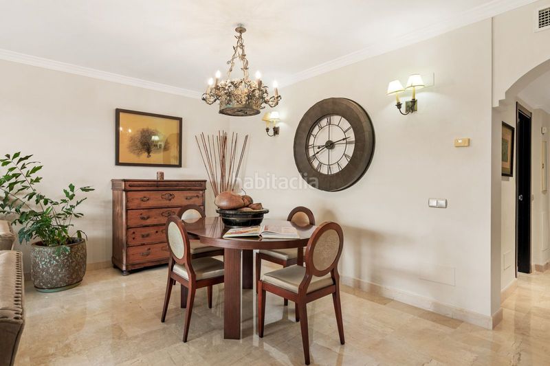 Foto 1ad8bdad-f2c8-43ef-9c97-23aafdf49fc9. Apartament amb aparcament piscina a Benatalaya Estepona