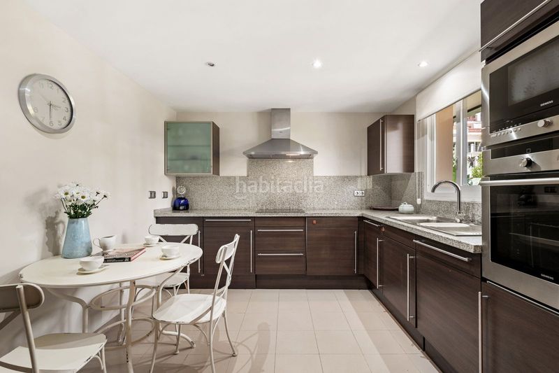 Foto 86c85442-1228-49ab-9840-ac1323d06365. Apartament amb aparcament piscina a Benatalaya Estepona