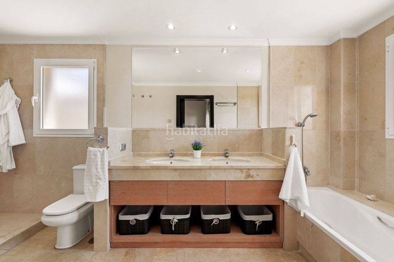 Foto a4a1cac1-a045-4386-a662-ff7b241bfb1c. Apartament amb aparcament piscina a Benatalaya Estepona