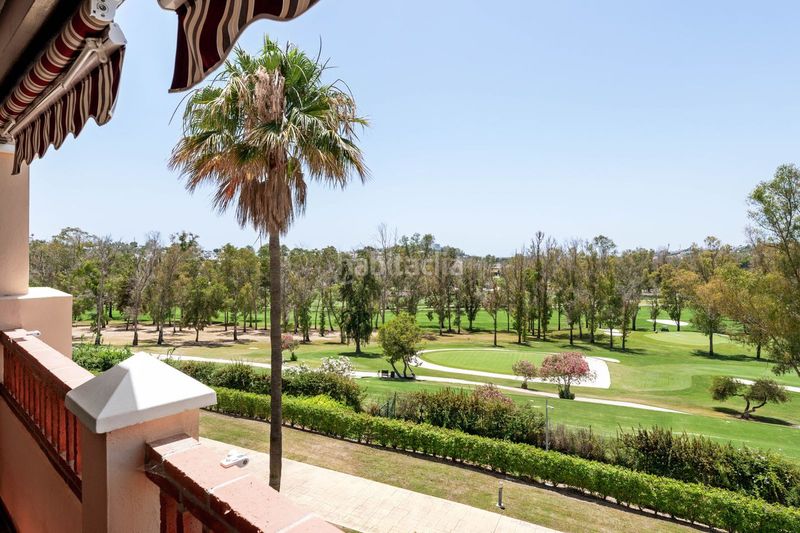 Foto d11703dd-d23c-4316-b616-5774bc41ef99. Apartamento en Benatalaya Estepona
