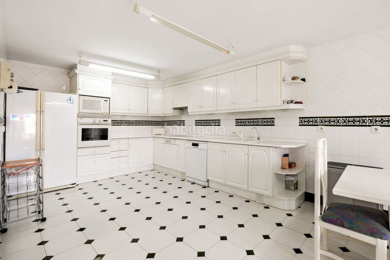 Foto 0de1217a-605d-49ce-a141-8c4d52fc6873. Apartament amb aparcament piscina a El Bajondillo Torremolinos