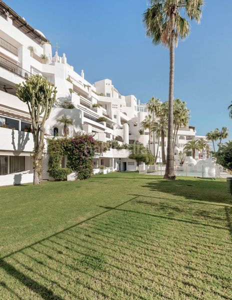 Foto 45ef5bac-5b72-493c-953d-1a65c38aac5b. Apartament amb aparcament piscina a El Bajondillo Torremolinos
