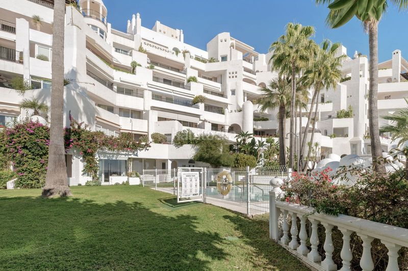 Foto 6446944e-3166-441d-802f-5121753c3c12. Apartament amb aparcament piscina a El Bajondillo Torremolinos