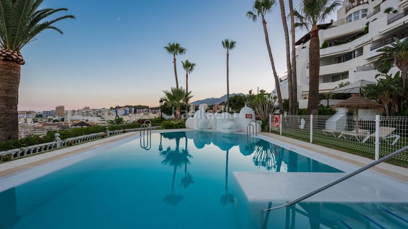 Foto ac8d600f-35a3-4cdb-8c71-9e8b6ed79a2a. Apartament amb aparcament piscina a El Bajondillo Torremolinos