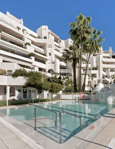 Foto db58d8d5-d588-454e-aa74-02fcccb53eba. Apartament amb aparcament piscina a El Bajondillo Torremolinos