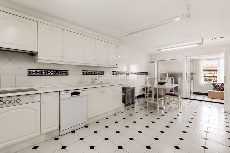 Foto f92d7204-2874-4491-ba1c-e784952aef2a. Apartament amb aparcament piscina a El Bajondillo Torremolinos