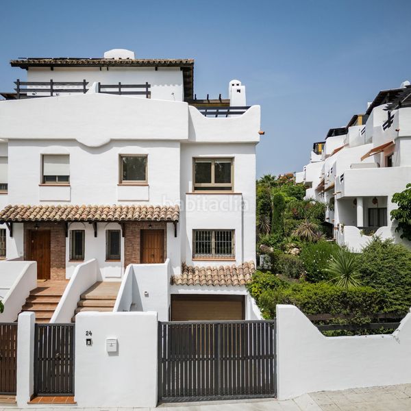 Foto fbf8ddd1-c7bf-4df8-8bee-da26709fae42. Casa adossada amb aparcament piscina a Nagüeles Alto Marbella