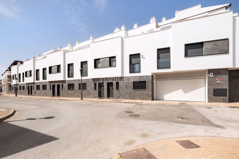 Foto b4509d40-a145-4b1b-a393-80594f3eced8. Maison jumelée avec parking dans Cancelada Estepona