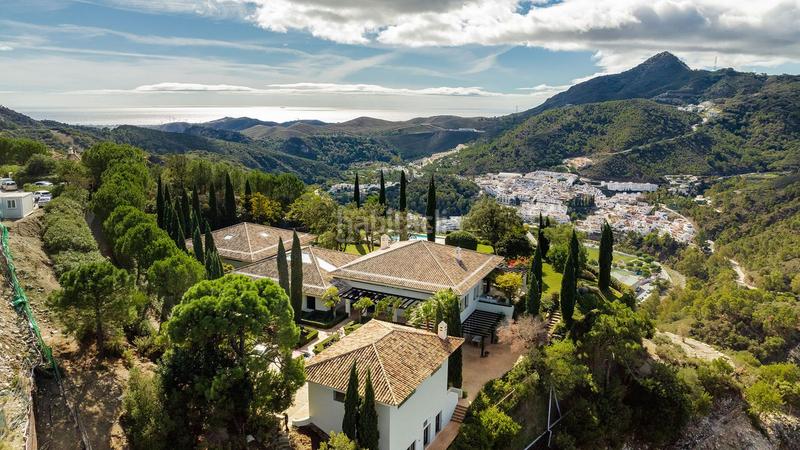 Foto 7717060d-977c-482c-9e64-3e5cd552a503. Chalet with parking pool in La Zagaleta Benahavís