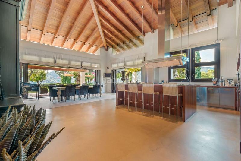 Foto 98ddef1f-e9d3-4368-af03-a131046e011a. Chalet with parking pool in La Zagaleta Benahavís