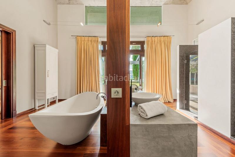 Foto b15447db-2a27-4747-9061-b08e0a7af91f. Chalet with parking pool in La Zagaleta Benahavís