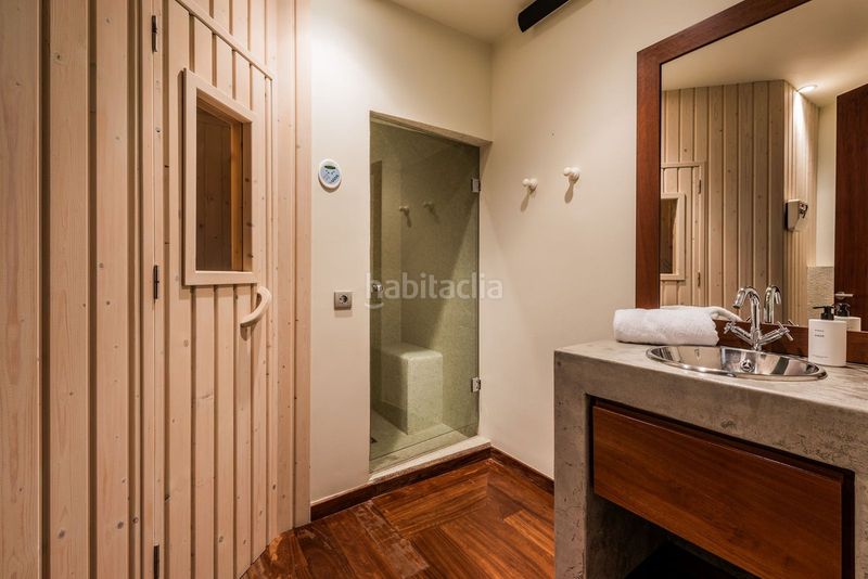 Foto ac2aeca7-02a7-4a42-8726-d9266a75b5a3. Xalet amb aparcament piscina a La Zagaleta Benahavís